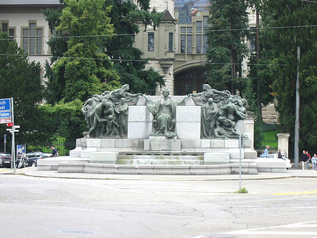 Statue in Bern Fotos